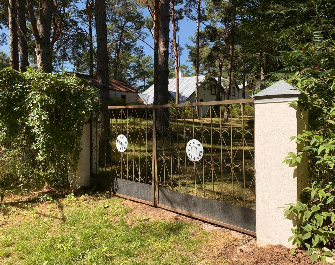 Vila Zem Priedem Lapmežciems Exteriér fotografie